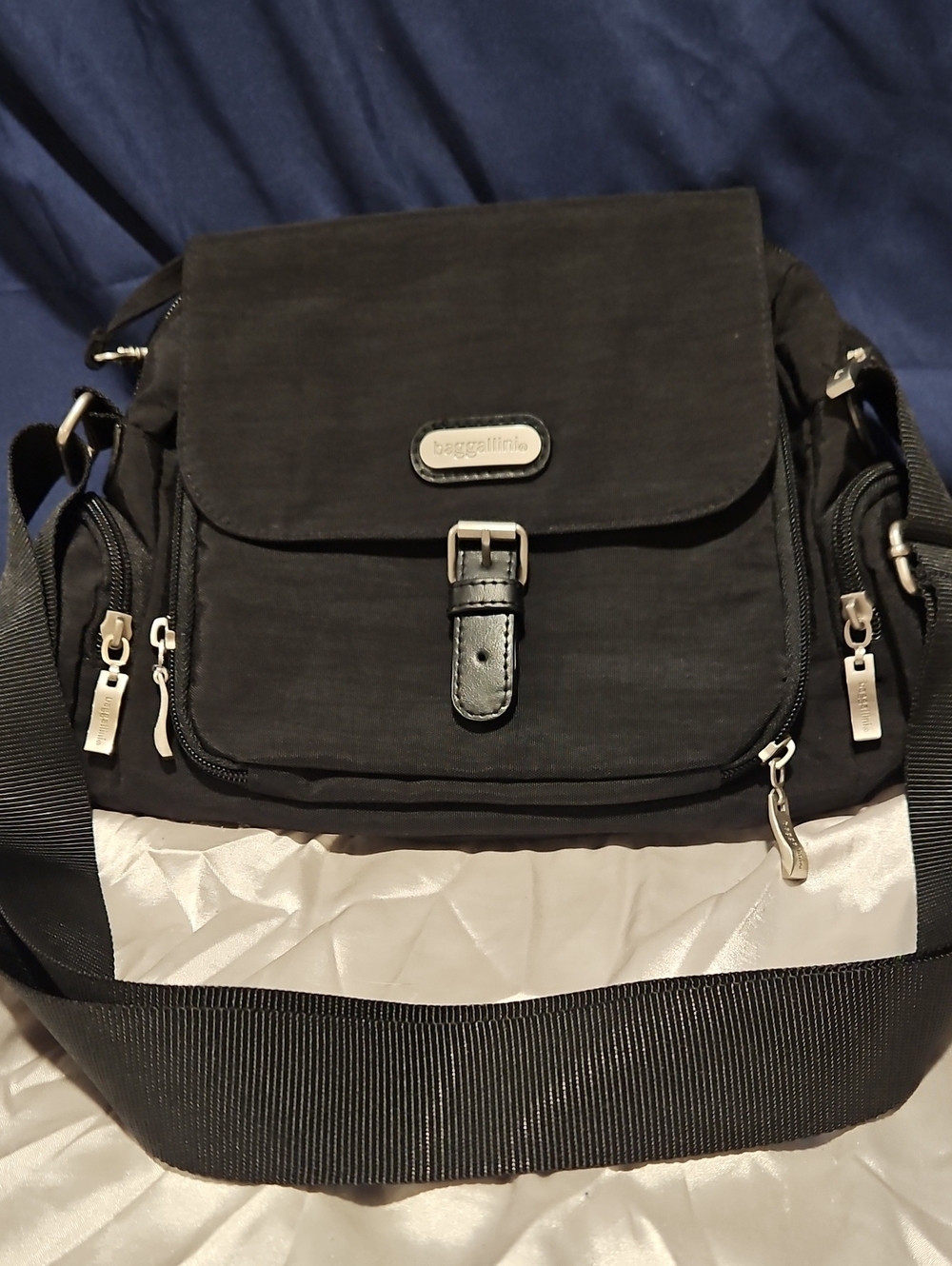 NWOT Baggallini Cross Over Crossbody Bag Black Nylon w/ Wallet